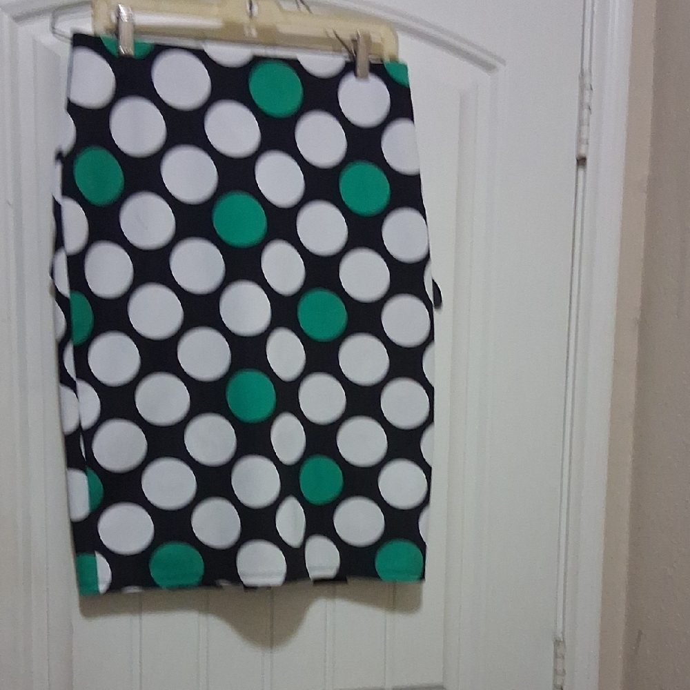 Black and White Knee-Length Pencil Skirt
